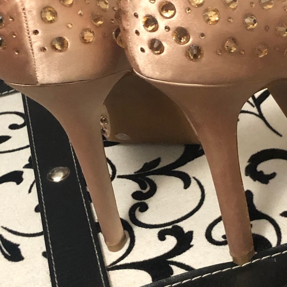 🌿Gianni Bini heels 👠🌿 - Picture 4 of 4